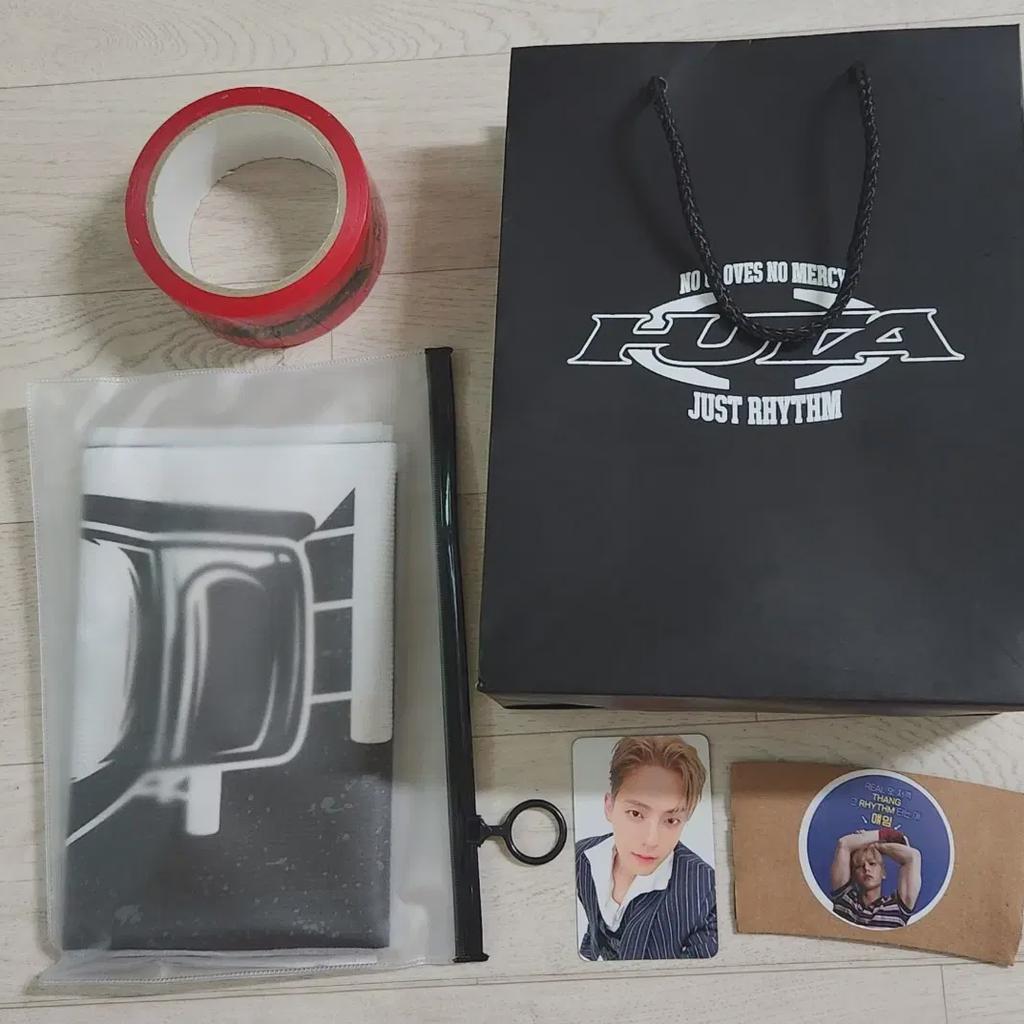 Minhyuk Sells Heta Eumjung Yeokjogong Reversals And Photocard