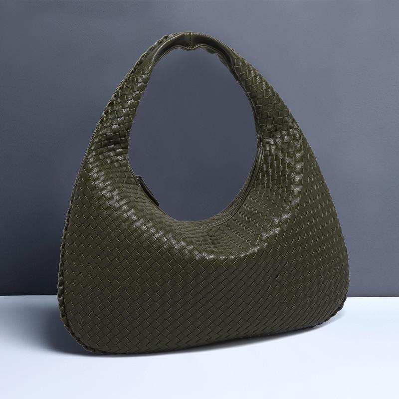 Spring and summer new crescent moon women's bag woven handbag large capacity simple versatile croissant zipper model