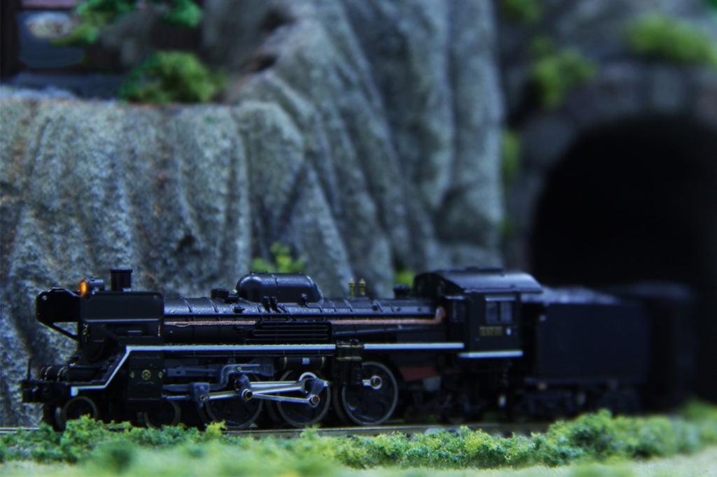 Rokuhan Z Gauge JNR C57 Type Steam Locomotive 111 Type with Gate Deflector T027-2 No.