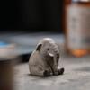 Handgefertigtes Sitzender Elefant Ornament Klein Tee Haustier Mini Süße Statue Zimmer Tee Tisch Dekorationen für Tee Liebhaber Freund