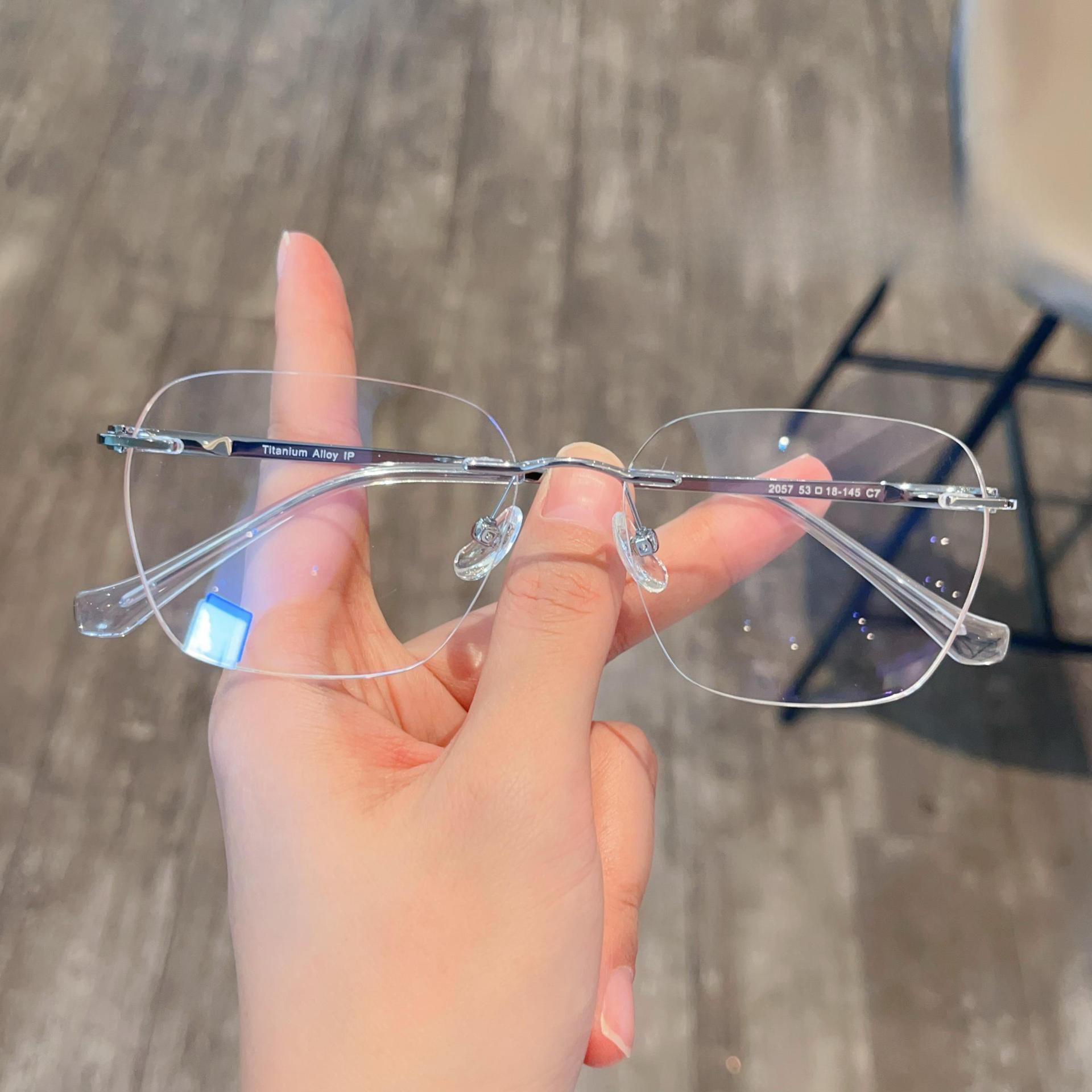 

Сверхлегкая титановая оправа для очков в простом стиле в стиле ретро, ​​многоугольная безрамная, может сочетаться с градусами.