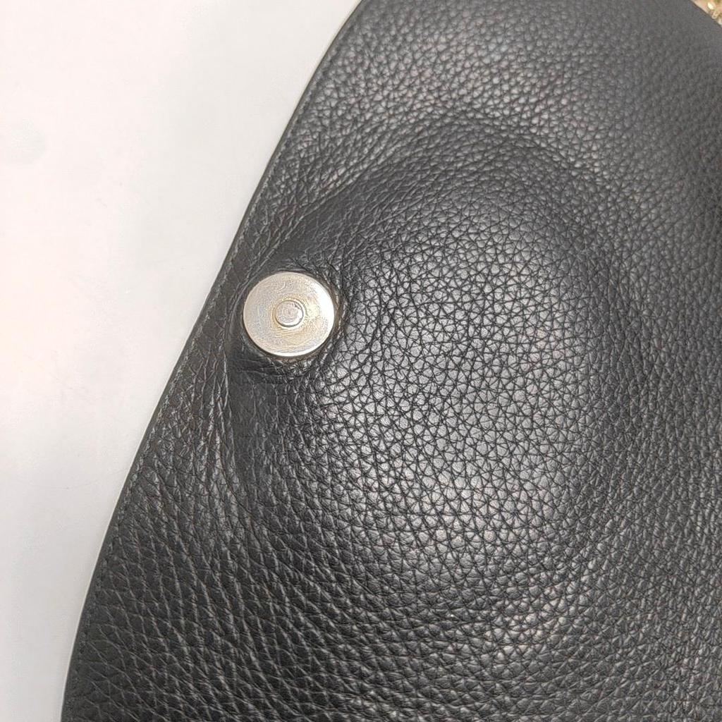 [Gebraucht] Geprägtes Logo Kette Quaste Leder Crossbody Umhängetasche - Gut #FU4MSI