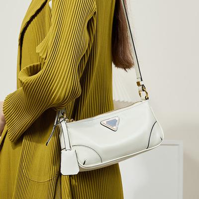 The First Layer of Oil Wax Baguette Armpit Bag Female Summer High-grade Niche Design Shoulder Crossbody Bag