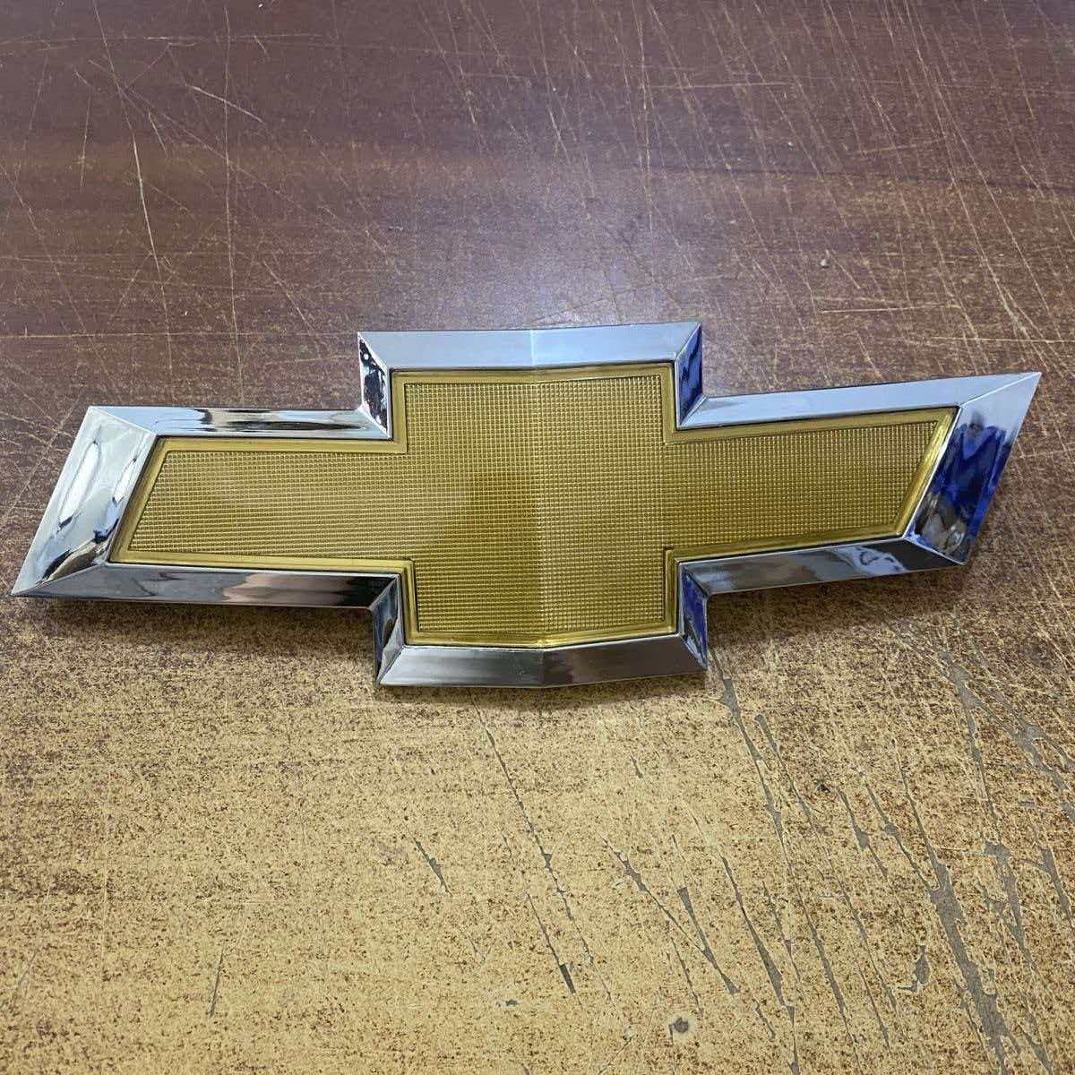 

Car Front logo grill Rear Bumper tail door trunk Emblem Fits Chevrolet Car Models: 2013-2015 Malibu 2016 Malibu Limited Rear Emblem золотой