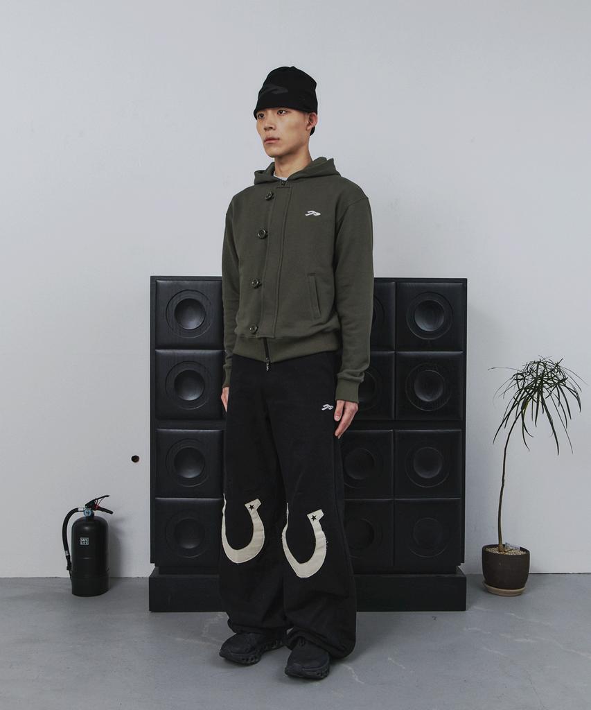 Tansanmageunesyum Horseshoe Applique Pants (Black)