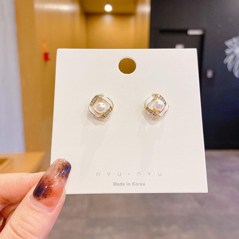 Women's High-End Plain Hoop Earrings: Light Luxury Ear Drops & Studs, Niche Design for Autumn/Winter.