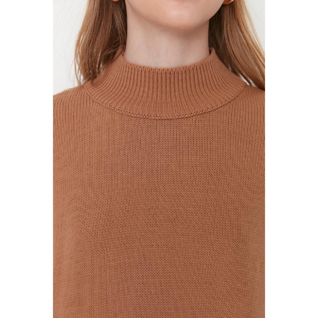 Kamelfarbener Strickpullover mit halbem Rollkragen Tctaw22kz1086