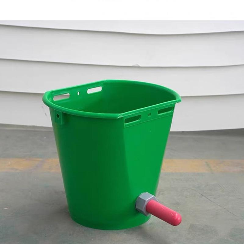 8L Large Capacity Cattle Feeding Bucket Heavy Type Plastic Cattle Milk Bucket for Easy Carrying And Cleaning
