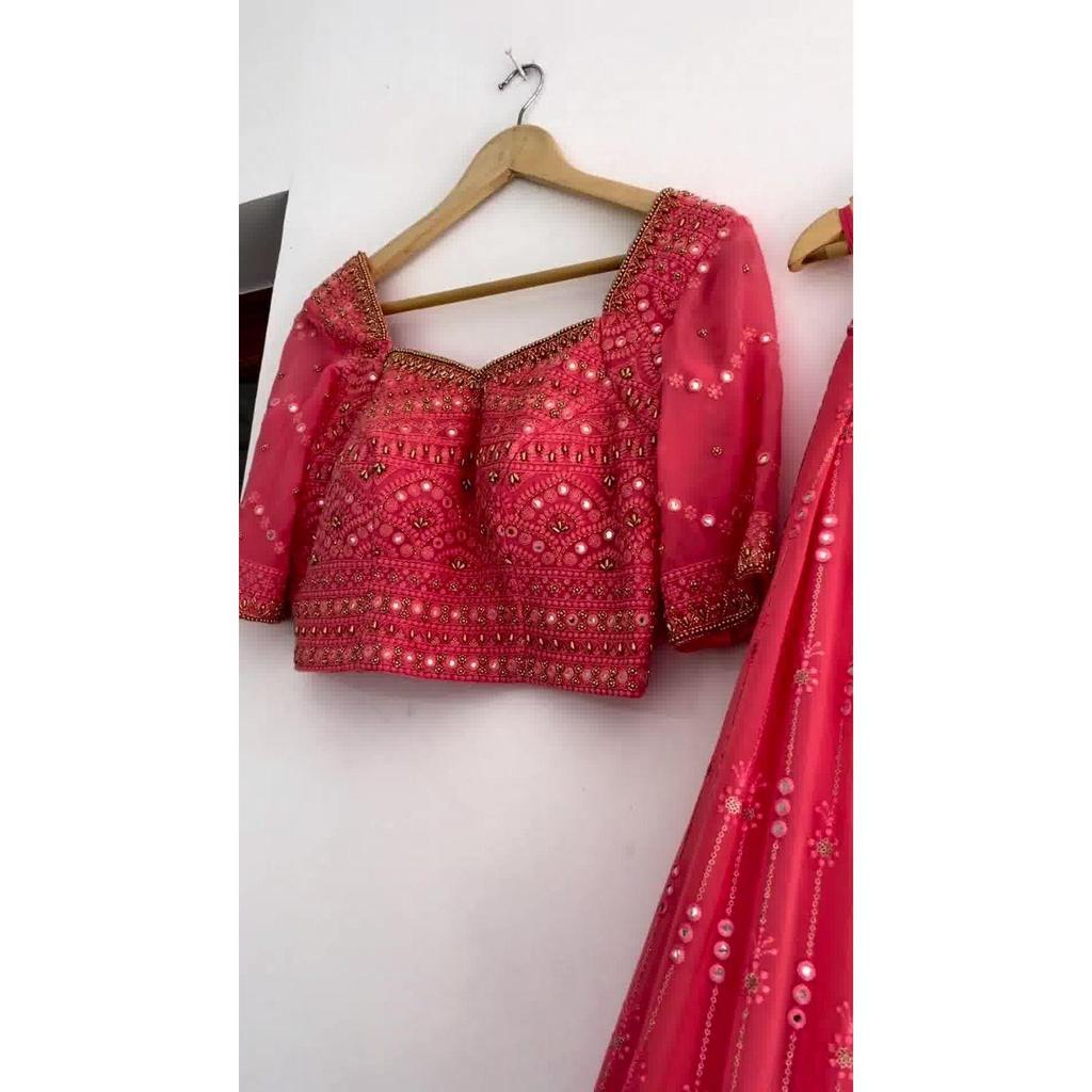Neue attraktive und schöne Partykleidung aus Lehenga Choli aus Seide