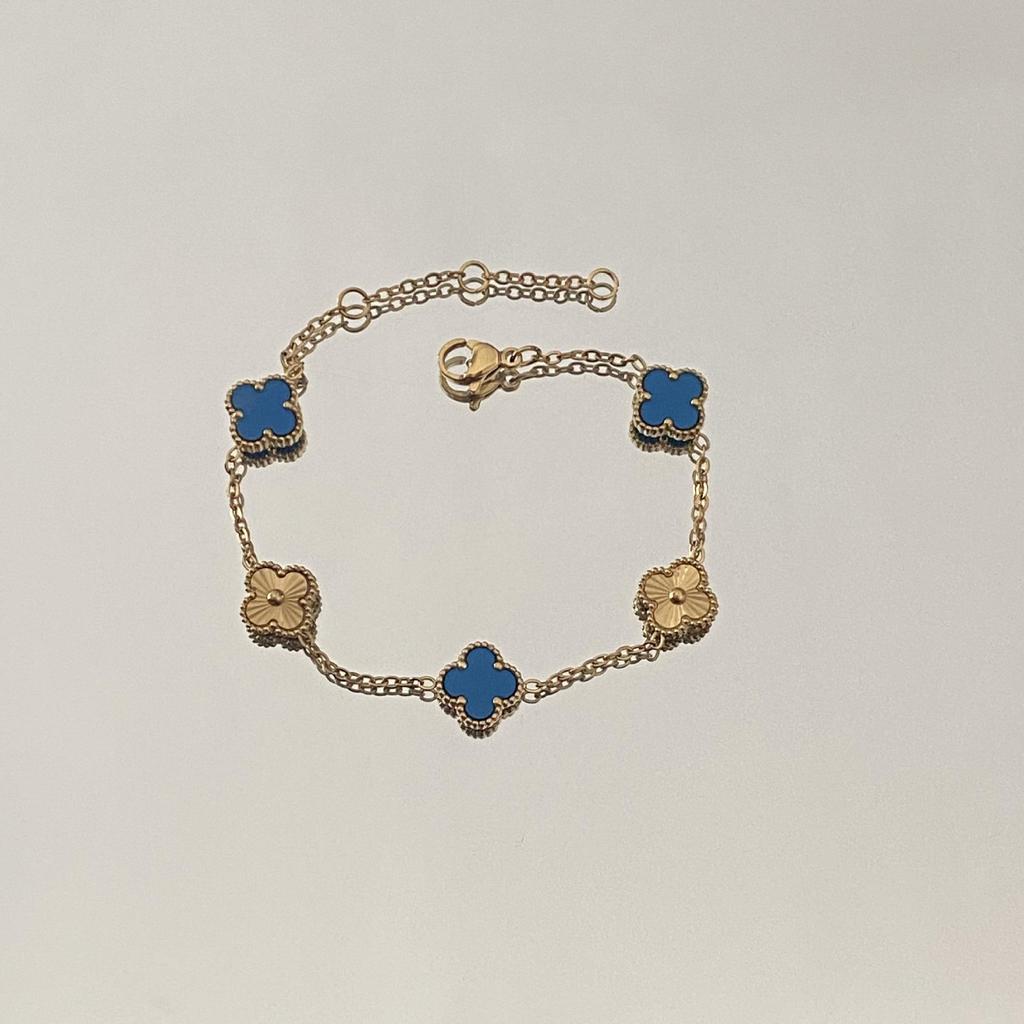 Women's Versatile Titanium Steel Four-Leaf Clover Bracelet - Washable, Non-Fading, Light Luxury Hand Accessory for European and American Trends