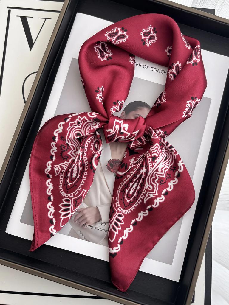 Vintage Chain Print Satin Square Scarf Soft Lightweight Women’s Fashion Accessory for Hair Neck Shawl Elegant Hair Scarf
