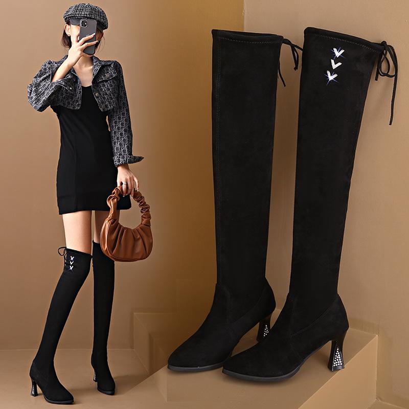 

Осенне-зимние женские замшевые сапоги выше колена на высоком каблуке