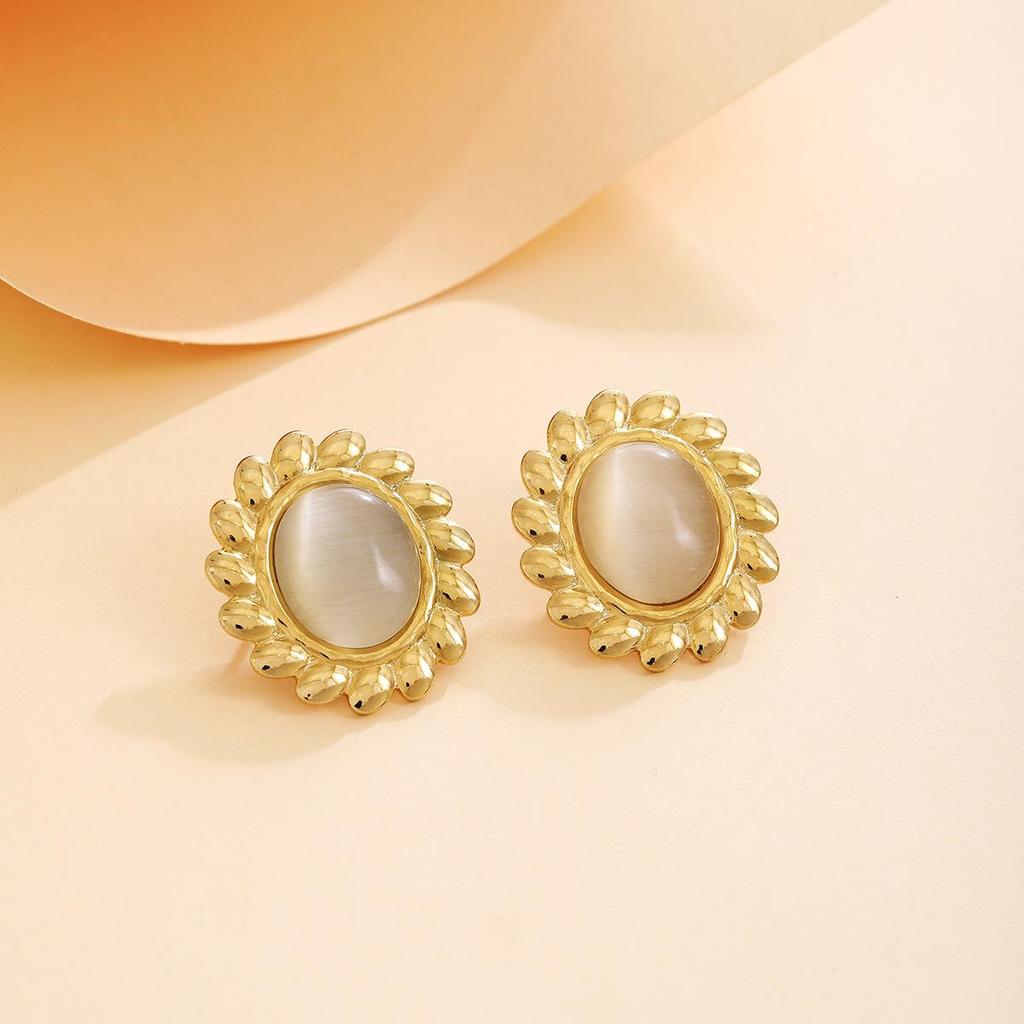 Vintage Cat Eye Textured Sunflower Stud Earrings – Luxury Geometric Metal Style for Women
