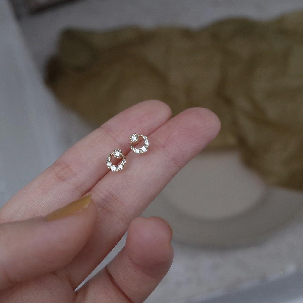 

Серьги-гвоздики с цирконом и луной из стерлингового серебра 925 пробы с простым темпераментным покрытием