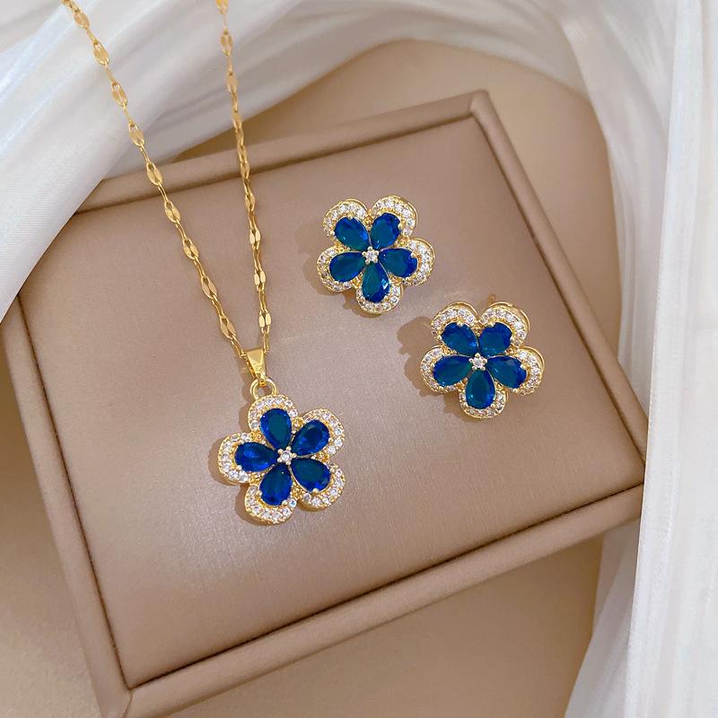 Five-Leaf Flower Necklace, Earrings Set, Light Luxury Slightly Inlaid With Personalized Temperament, Banquet Earrings And Accessories Combination