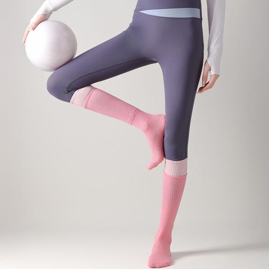 Women Non-Slip Yoga Socks Pilates Socks with Grips Knee High Socks Workout Color-Blocked Over The Calf Socks for Ballet Dance Street Wear