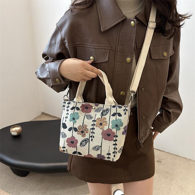 Westernstyle personality fashionable largecapacity printed trendy shoulder bag fashion ins spliced armpit crossbody bag for women