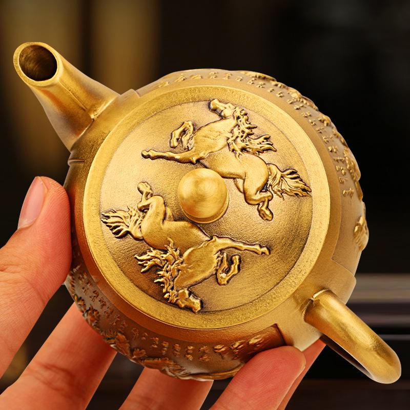 Ornamento Bule de Chá de Latão Oito Cavalos: Artesanato Criativo em Cobre para Sucesso Imediato no Escritório ou em Casa