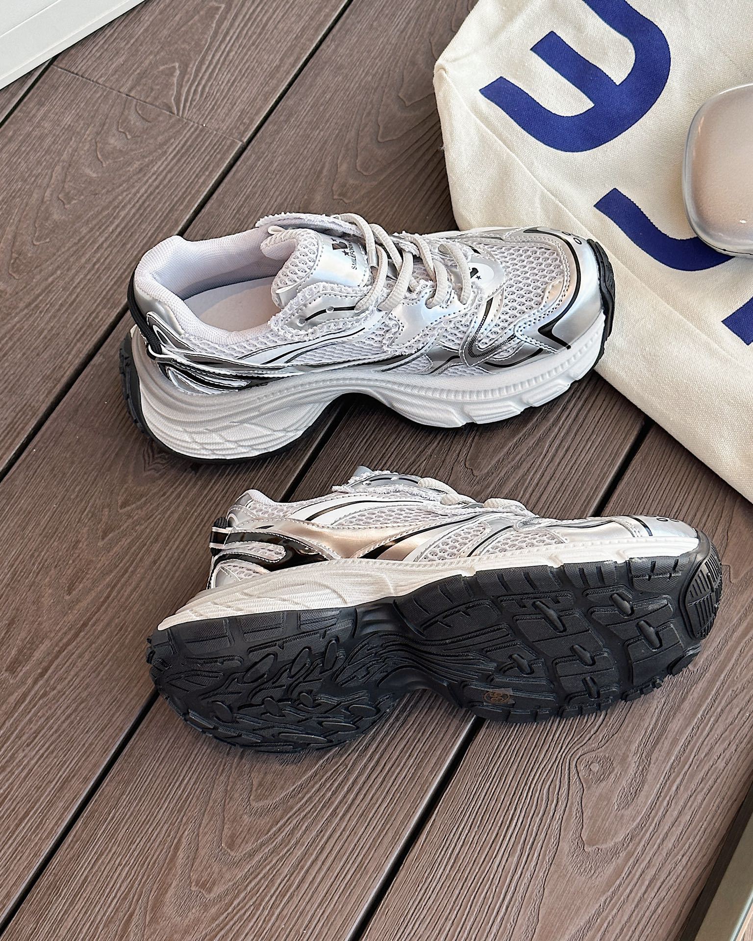 

New leather women s shoes ultra-light dad shoes breathable net versatile sports shoes thin casual shoes 35 серебряный