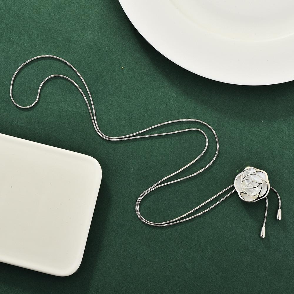 Shell Rose Eyecatching Flower Pendant Jewelry With Sleek Snake Chain Design