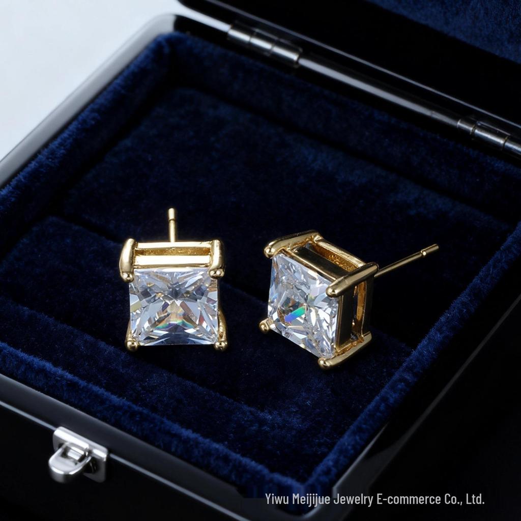 Brincos de Tachinha Quadrados Dourados Miki: Design Elegante Multifacetado para Versatilidade Diária