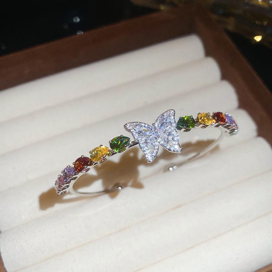 Elegant Geometric Rhinestone Zircon Buckle Bracelet: A Versatile and Luxurious Accessory for Women