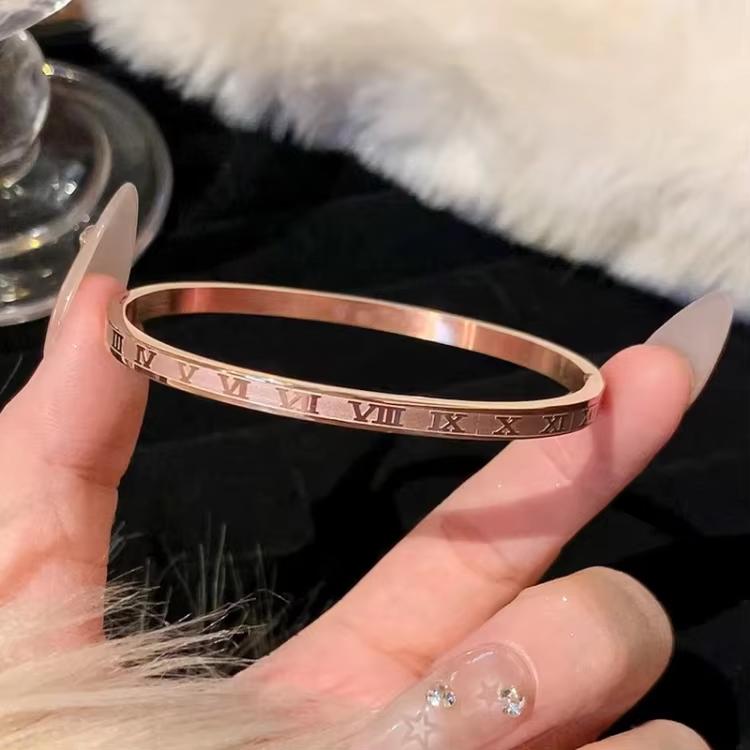 Golden Womens Bracelet Titanium Jewelry 18K Gold-plated Waterproof Rust Proof Non Color Changing Mens and Womens Couple Jewelry