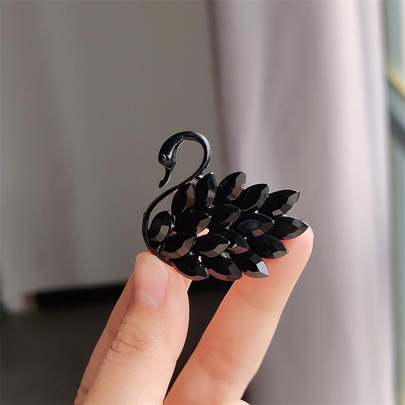 

Женская брошь «Черный лебедь», булавка с кристаллами, темпераментный корсаж, универсальная пуговица для пальто-кардигана