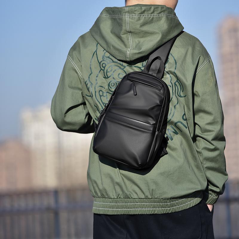1 stk Herremote Trend Brystveske, Stor Kapasitet Crossbody-veske, Flerlags Oppbevaringsveske, Veldig Egnet for Gå Ut, Reise, Daglig Bruk