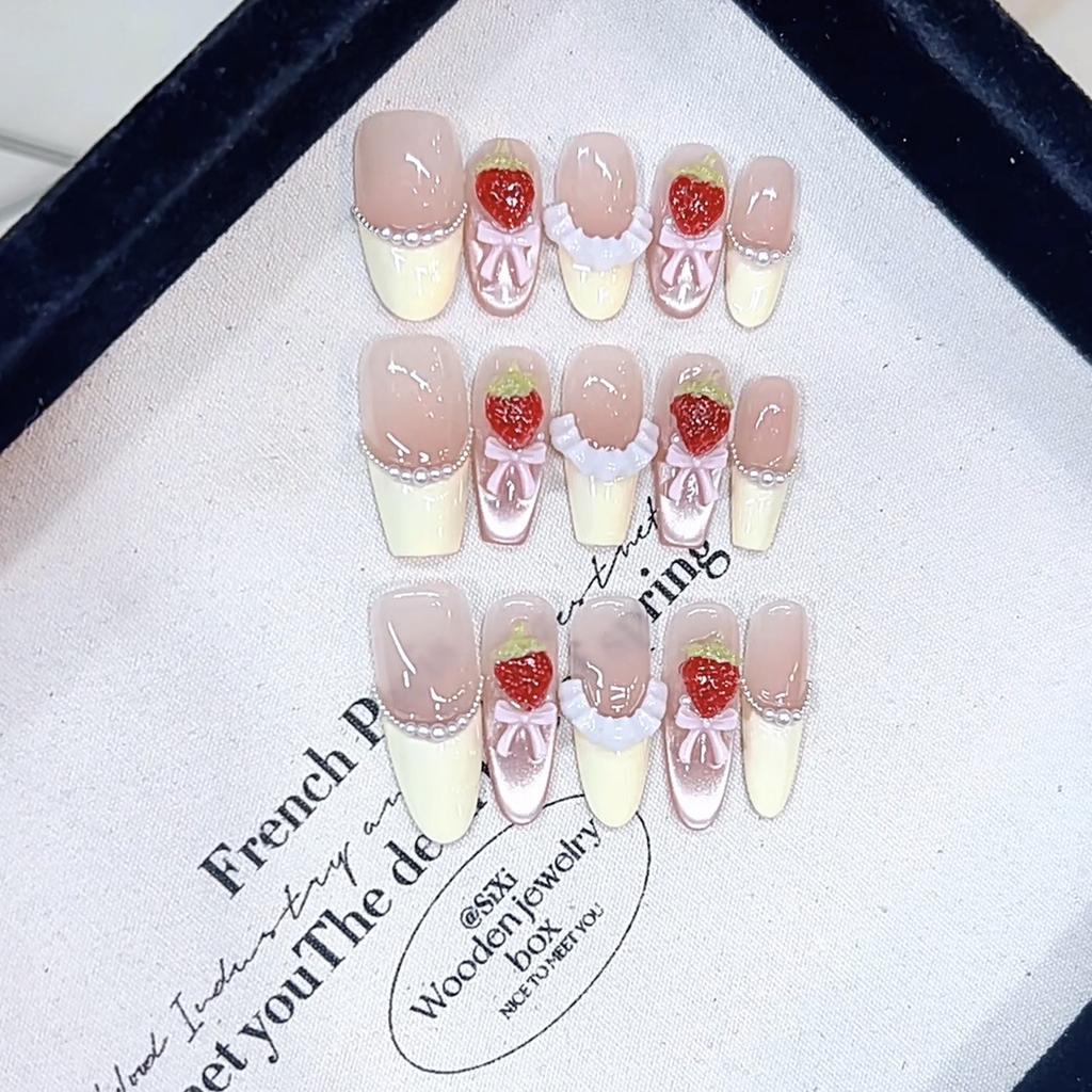 Pure Hand-made Pinching Technology New Style Zhizhimeiberry Hand-painted Three-dimensional Strawberry Cat Eye Nail Art Patch