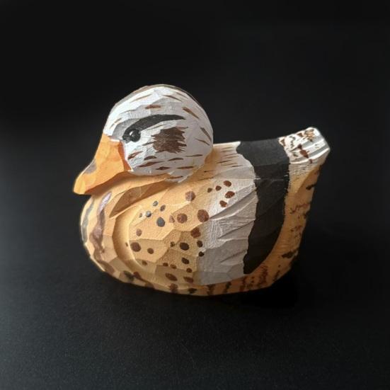 Wooden Duck Figurine Hand-Carved Duck Statue Small Rustic Wildlife Sculpture Collectible Ornament for Indoor Desk Shelf Decor