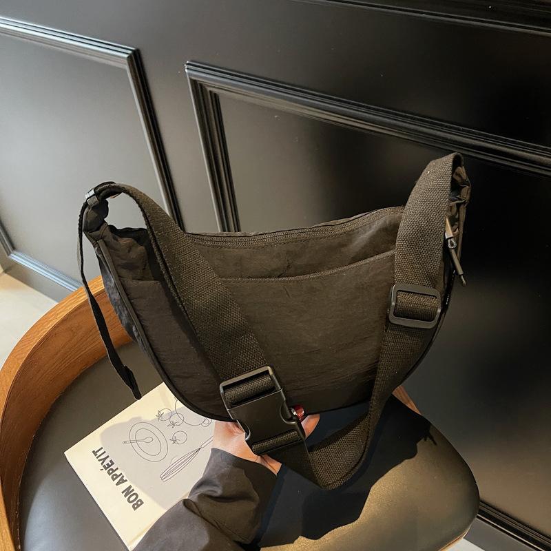 Shoulder Bag Women's Summer Messenger Bag Underarm Bag 2025 New Fashionable Versatile Japanese Crescent Bag Lightweight Dumpling Bag