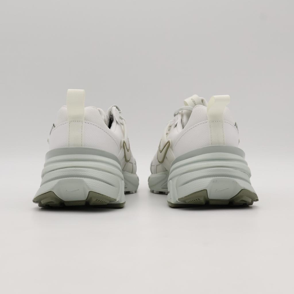 FZ2622-004 Nike V2K Run GORE-TEX Platinum Tint Summit White (Women's)