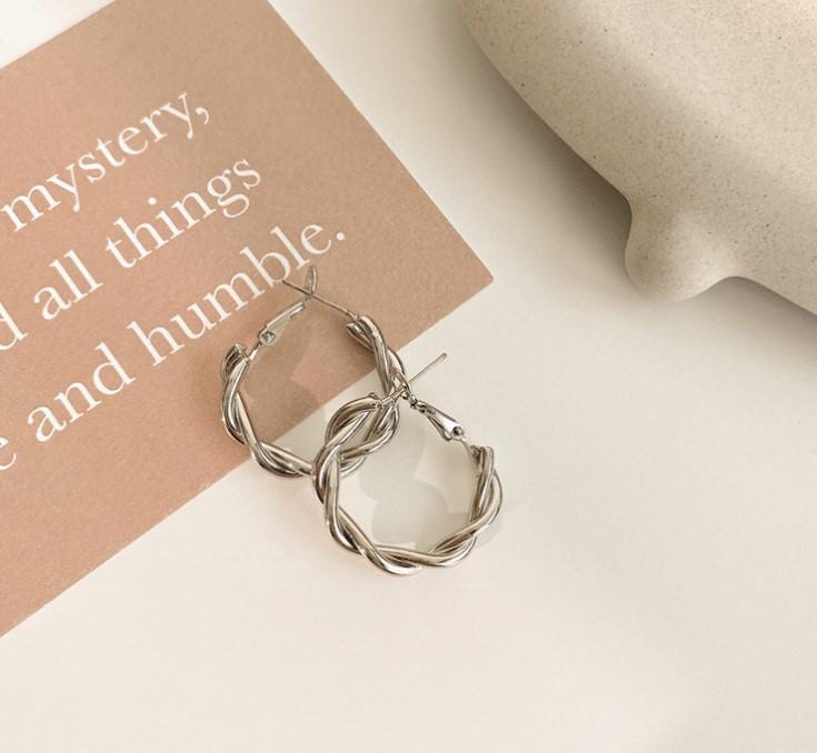 New Fashion Trend Geometric Gold Color Hoop Earrings Ladies Simple Round Hollow Pendant Open Earrings Fashion Jewelry Gift 