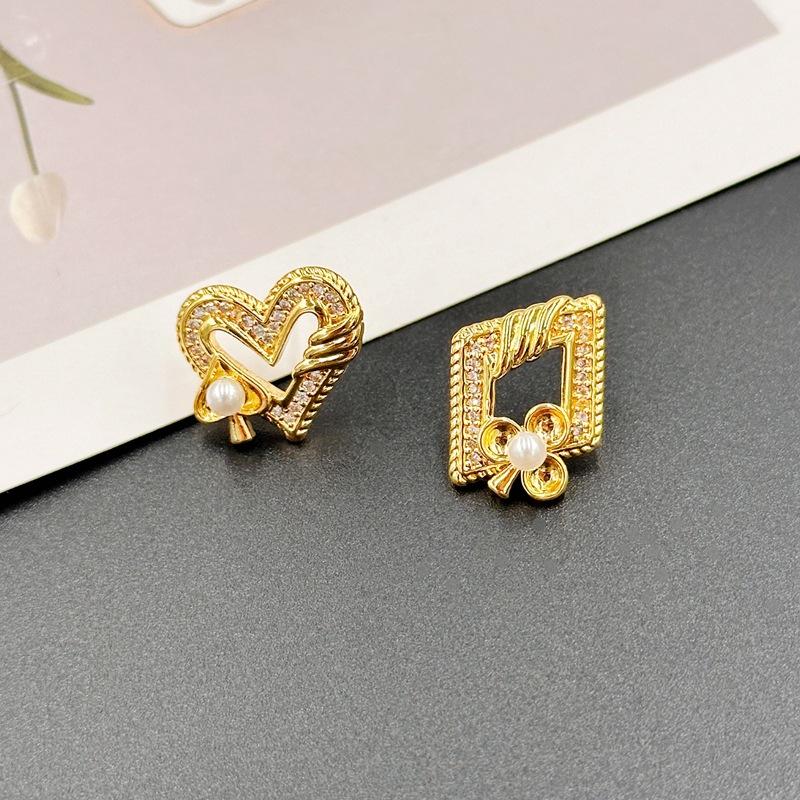

Light Luxury Freshwater Earrings High Sense Asymmetrical Poker Love Stud Earrings