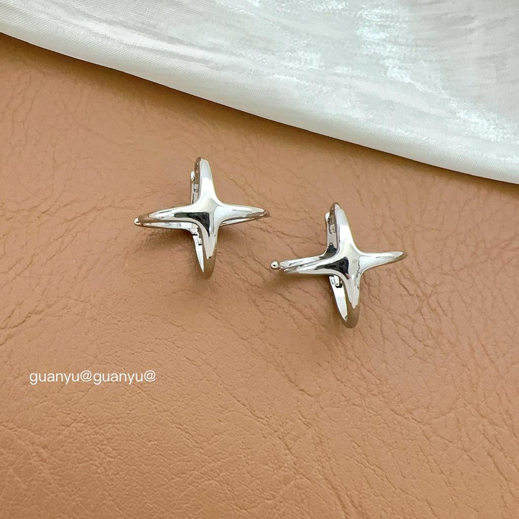 Elegant Four-Pointed Star Ear Cuffs – Stylish Women's Luxury Earrings