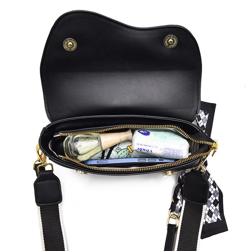 Small Niche Luxury Women's Bag, New Fashionable Underarm Saddle Bag, Korean Version, Simple Casual Single Shoulder Crossbody Bag