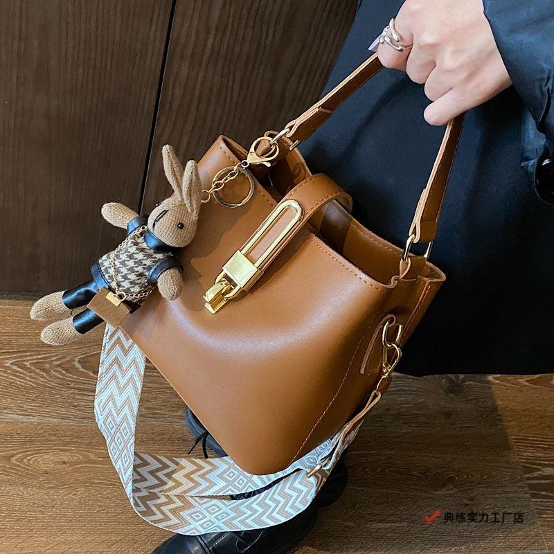 Premium Textured Small Bag Women's Summer New French Fashion Shoulder Bag Versatile Portable Messenger Bucket Bag