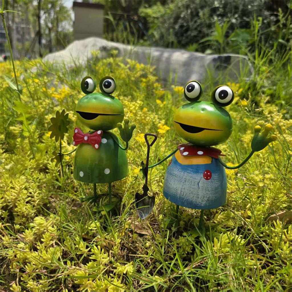 Śliczne ozdoby dekoracyjne na zewnątrz, rzemiosło, metal, żelazo, rzeźba ogrodowa na dziedziniec