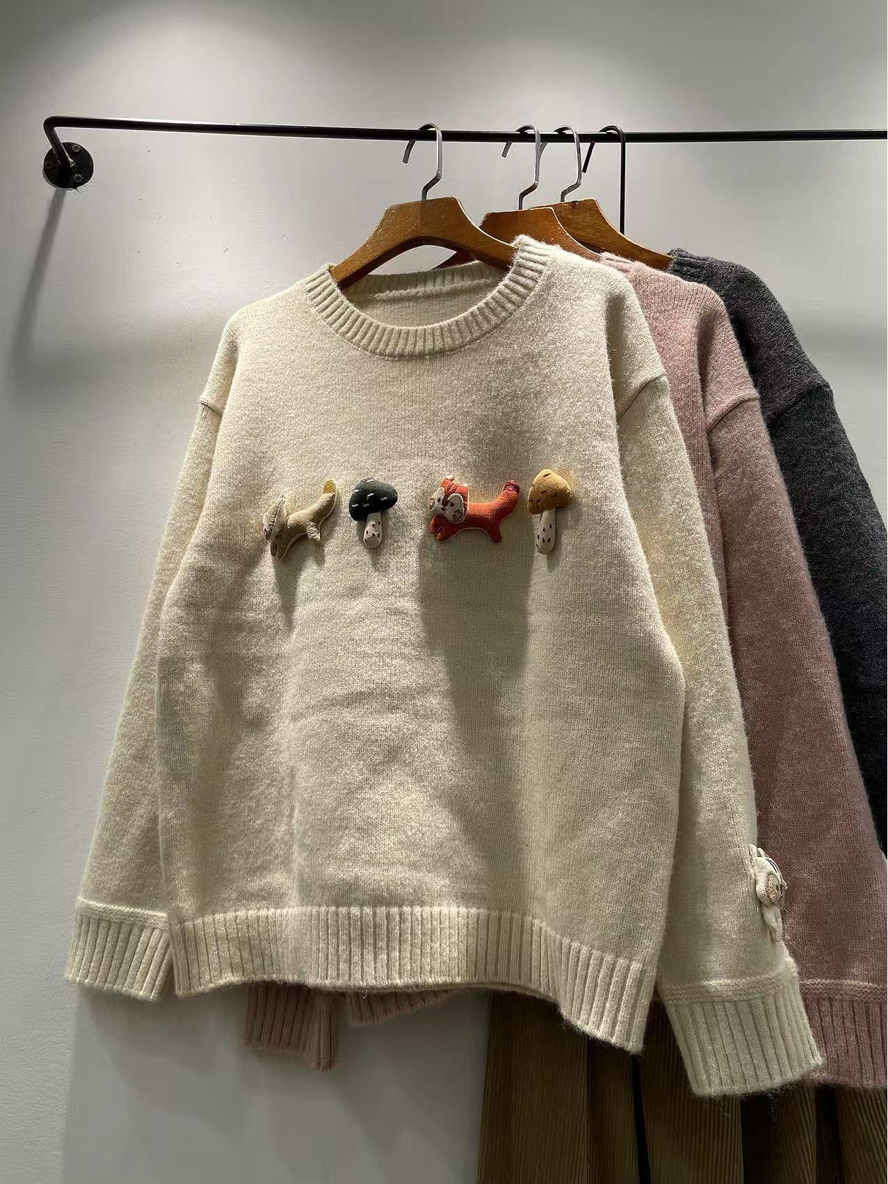 

Осенне-зимний свитер в стиле Mori Girl, мультяшная нашивка, круглый вырез, свободный, для женщин One Size светло-бежевый