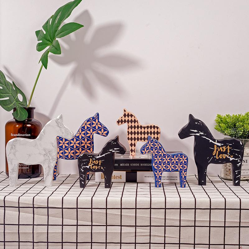 1 Pair Nordic Wooden Horse Ornament Cute Dala Horse Figurine Animal Statue Desktop Crafts for Home Living Room Office Decor Gift