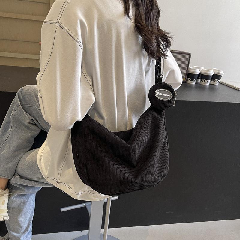 Corduroy bag women's large capacity 2025 new casual and lightweight messenger cloth bag versatile single shoulder commuter dumpling bag