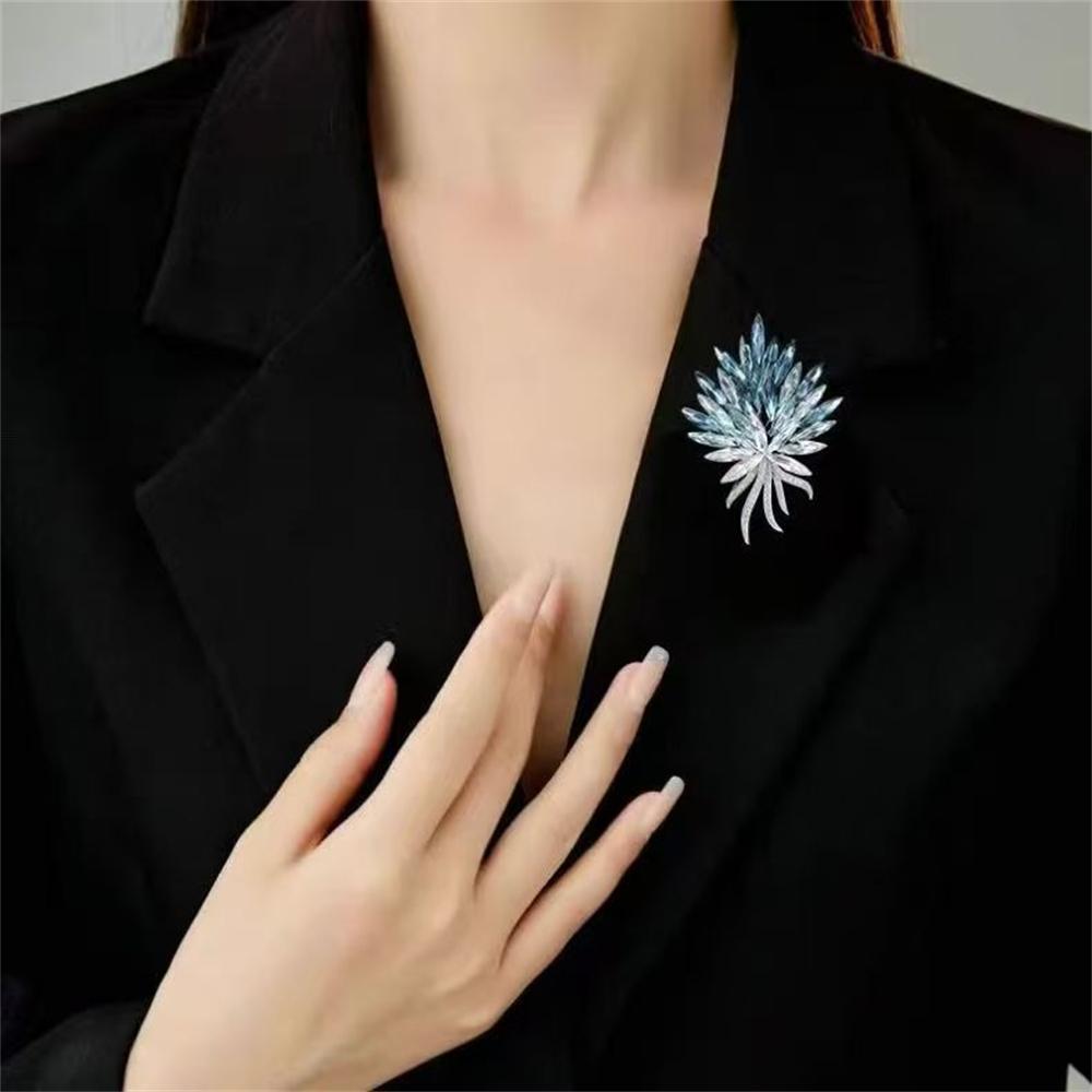 Light Luxury Pink Crystal Bouquet Pearl Brooch High-end Sense Niche Women's High-end Suit Chest Flower Brooch Accessory
