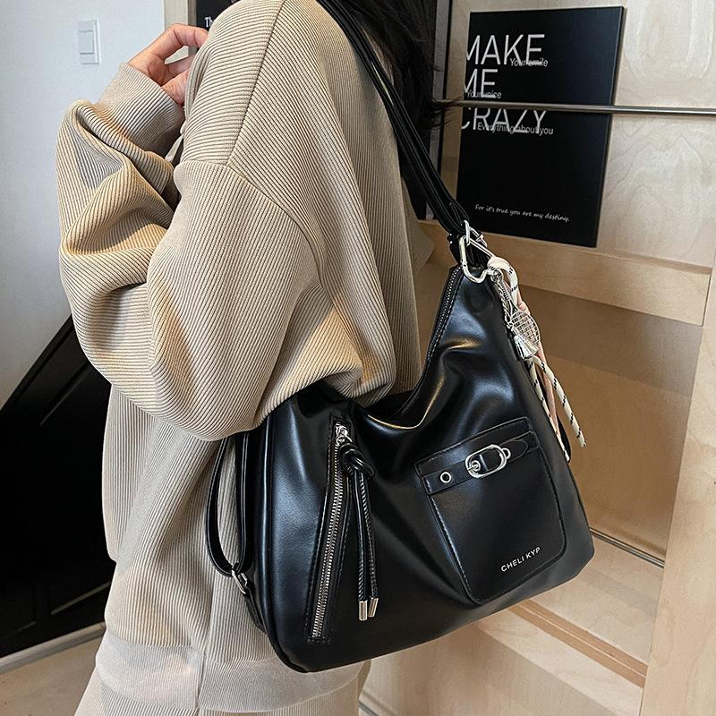 Large Capacity Tote Bag Women's 2025 Spring New Niche Casual Versatile Underarm Bag Commuter Shoulder Backpack