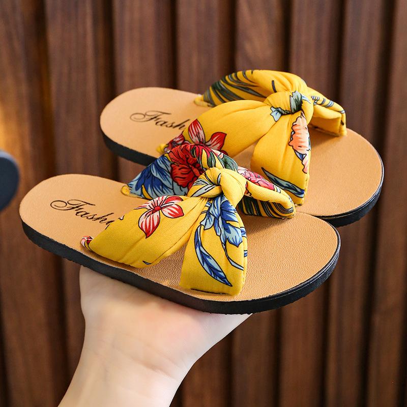 New Slippers Fashion Princess Print Sandals Flat Simple Retro Girls Shoes Trendy Outdoor Beach Wear Lightweight 2025 Kid Shoes