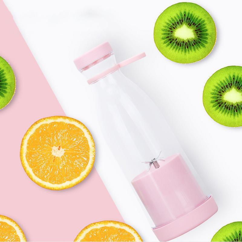 Mini-Fruchtsaftbecher Multifunktionaler Gemüse- und Obstentsafter USB-wiederaufladbarer tragbarer Entsafter Haushalts-Wasserbecher