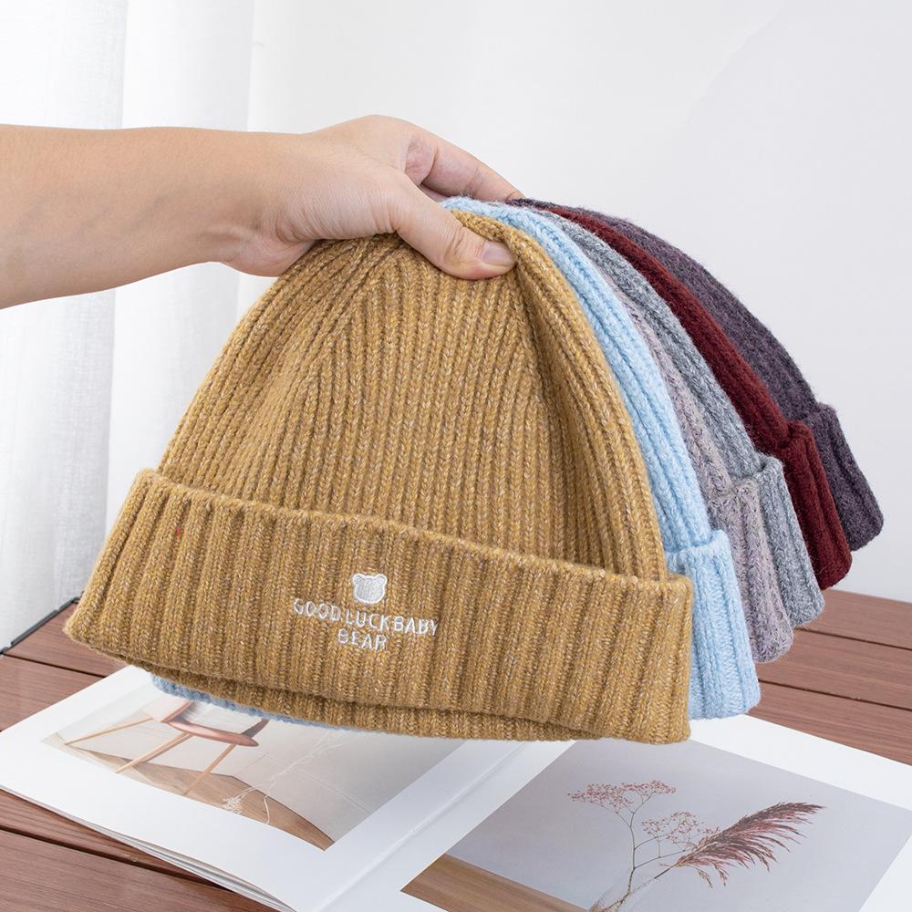 Mignon visage d'ours petit bonnet tricoté pour femme hiver polyvalent broderie faciale bonnet en laine protection des oreilles bonnet chaud froid