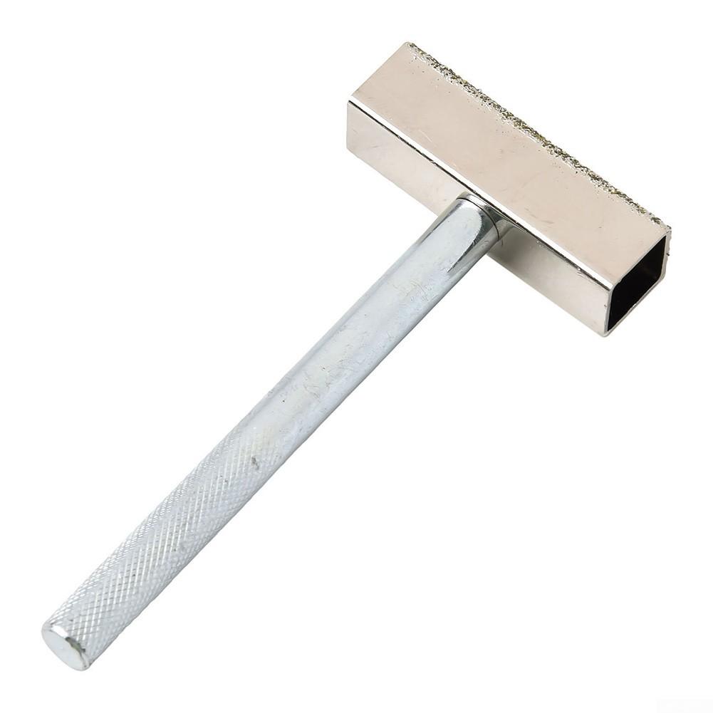 

Слегка коснитесь шлифовального круга, каменного шлифовального круга, комода