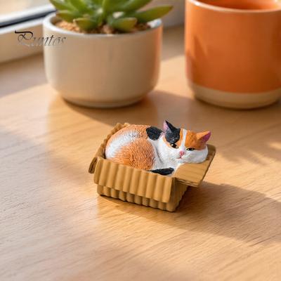 Simulation Cat Figurine Mini Ornaments, Express Carton with Resin Kitten Figurines, Cute Small Desktop Ornament for Lovers Car Dashboard Decor,