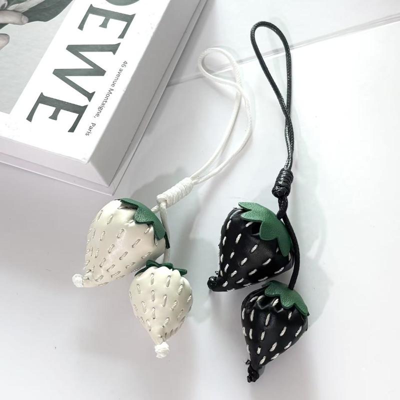 1 Piece Cute Handmade Leather Fruit Keychain Leather Strawberry Bag Charm Pendant Creative Car Decoration Diy Accessories
